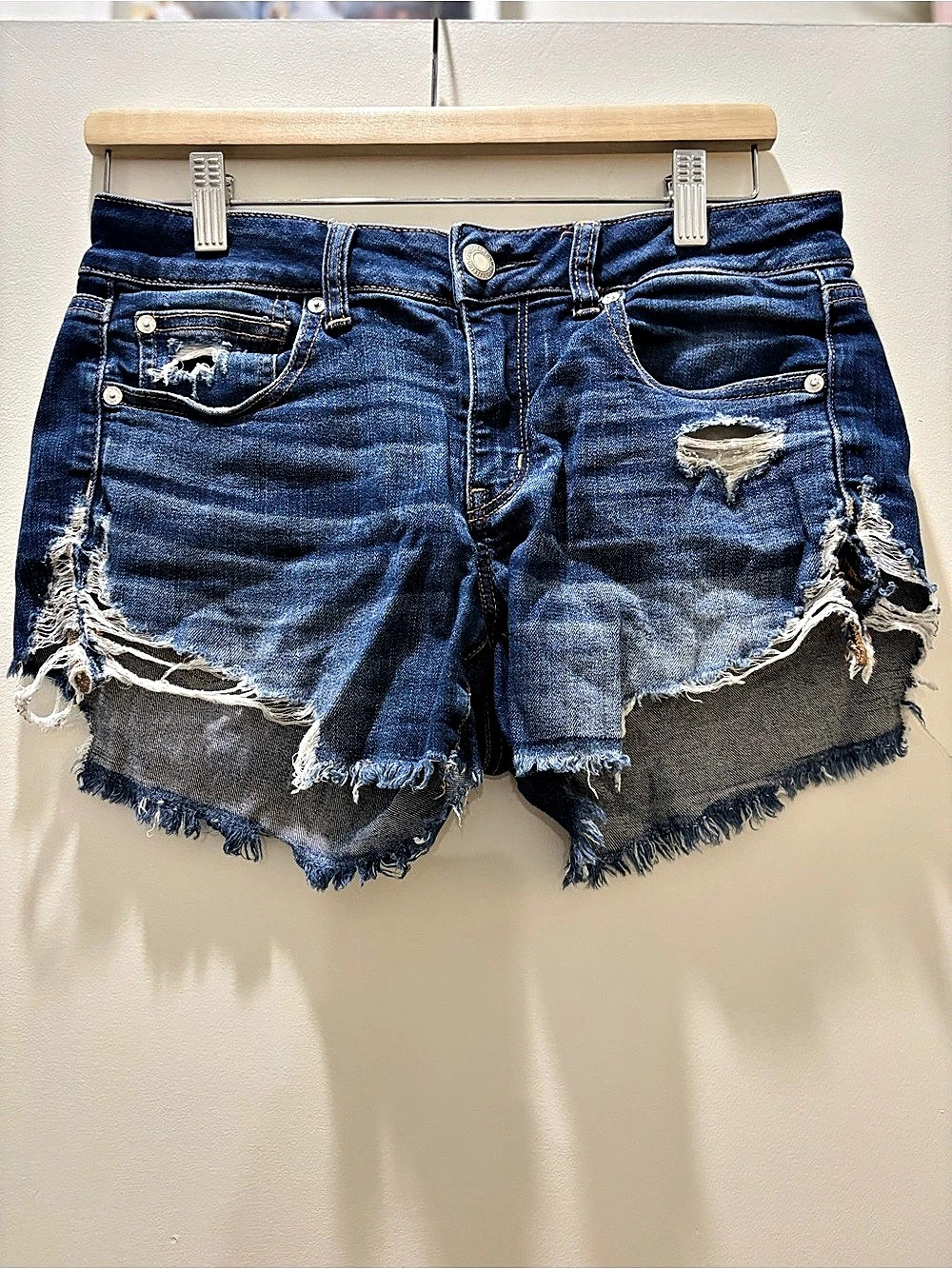 American Eagle Distressed Denim Jean Shorts in Medium Blue Wash
